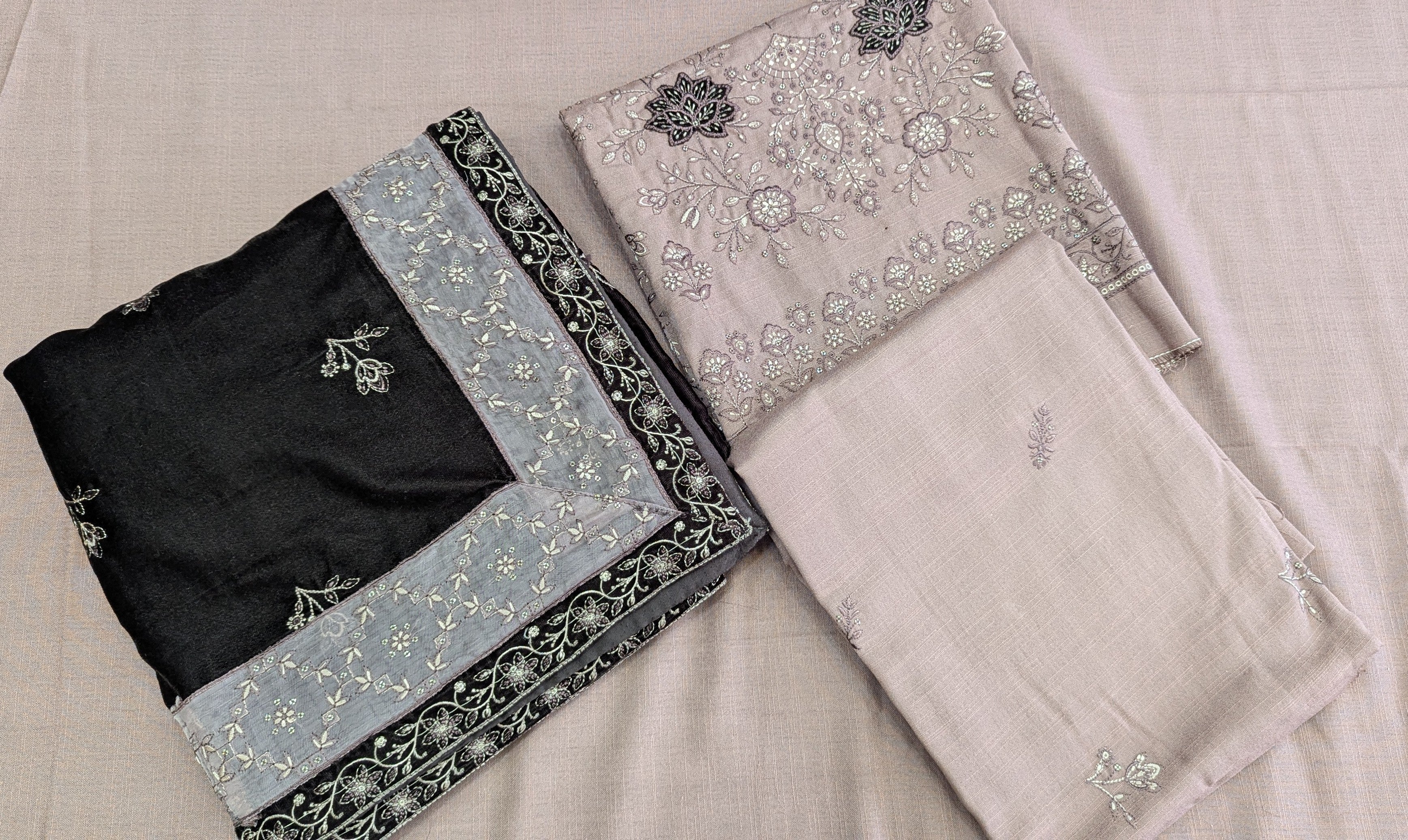 Marina embroidered with velvet shawl