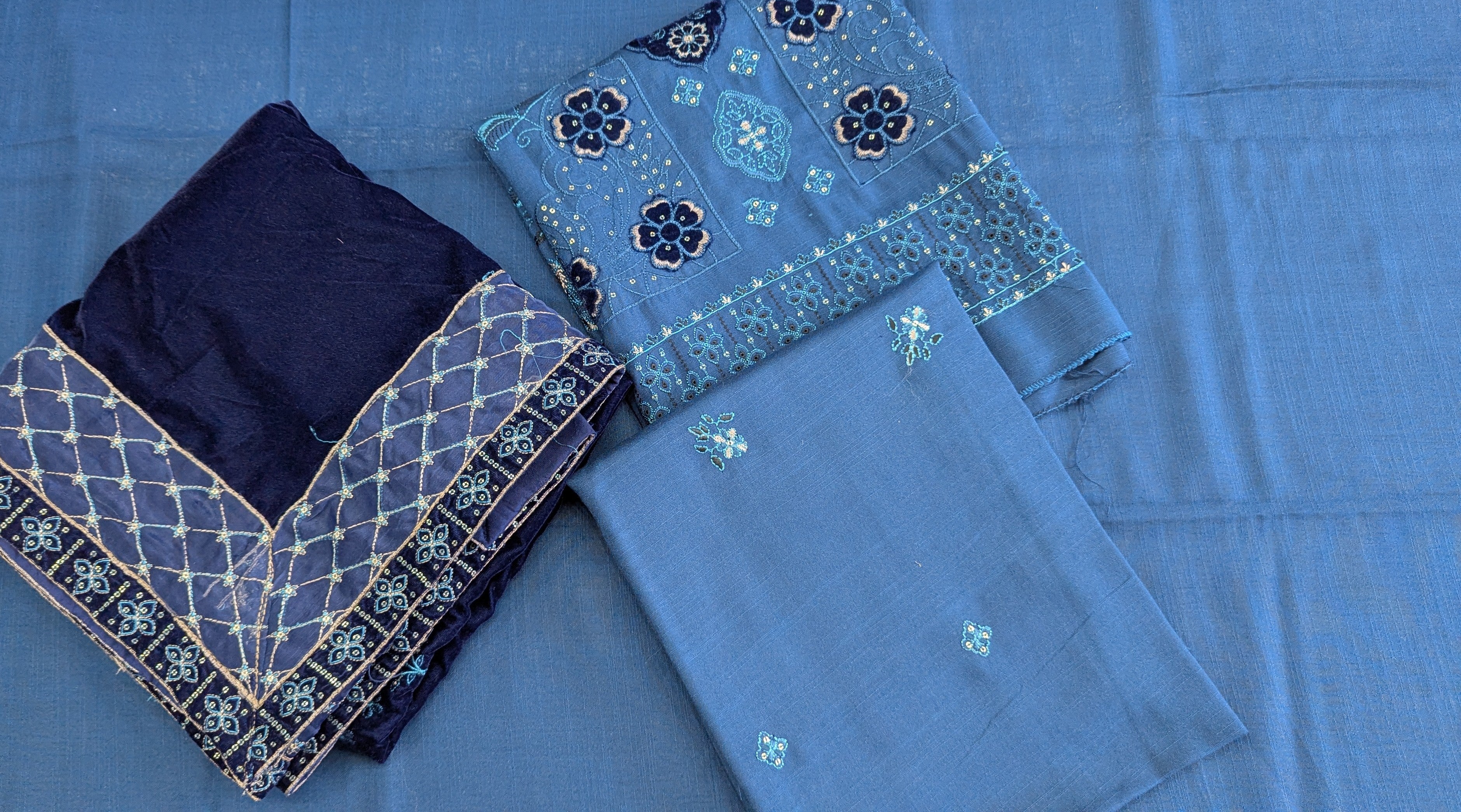 Marina embroidered with velvet shawl