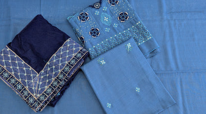 Marina embroidered with velvet shawl